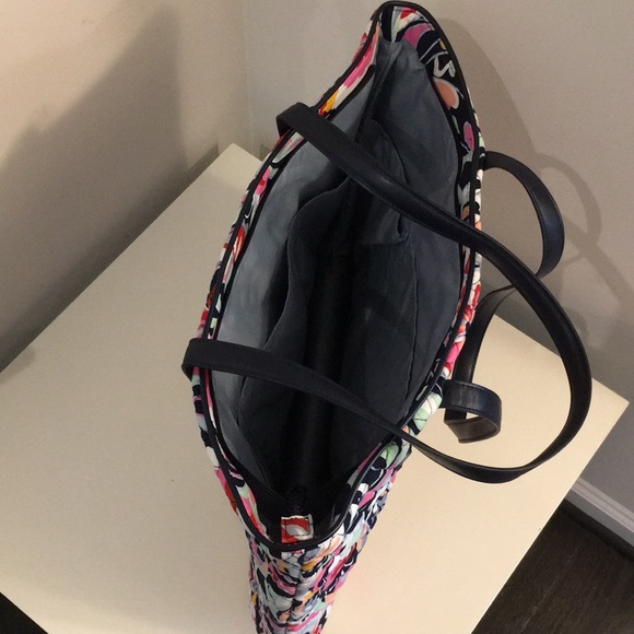 Vera Bradley Mod Paisley Trimmed Vera tote bag. - Picture 4 of 10